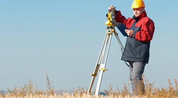 Ile kosztuje podział domu przez geodetę? Sprawdź, co wpływa na ceny