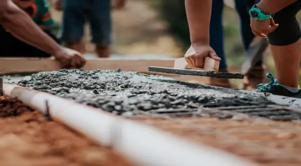 Jaki fundament pod dom? Wybierz najlepszy typ dla swojego budynku